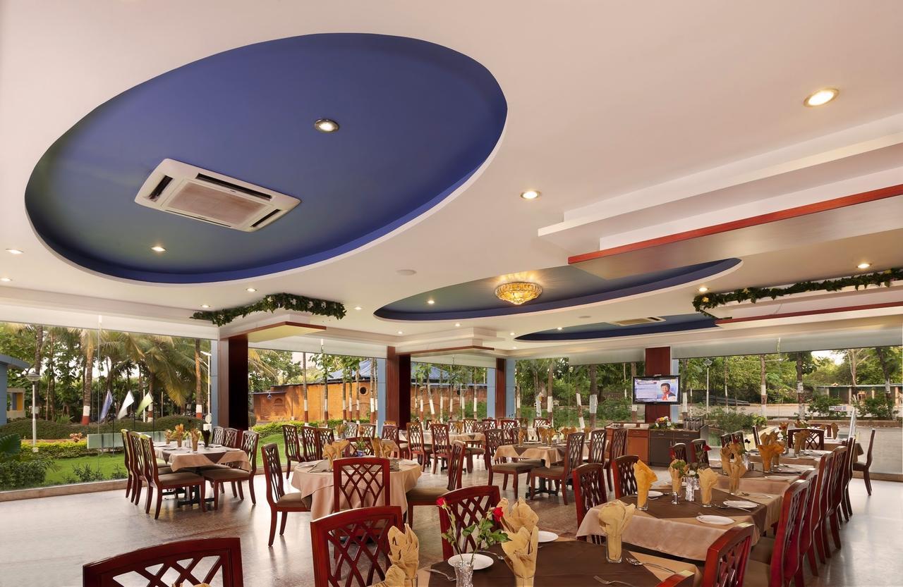 Mayur Aaditya Resort Dharwad Extérieur photo