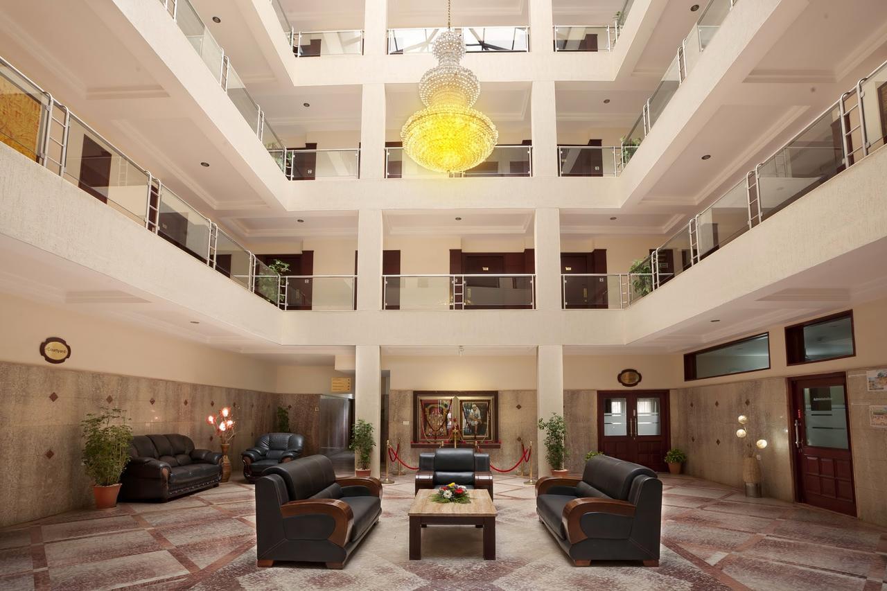 Mayur Aaditya Resort Dharwad Extérieur photo