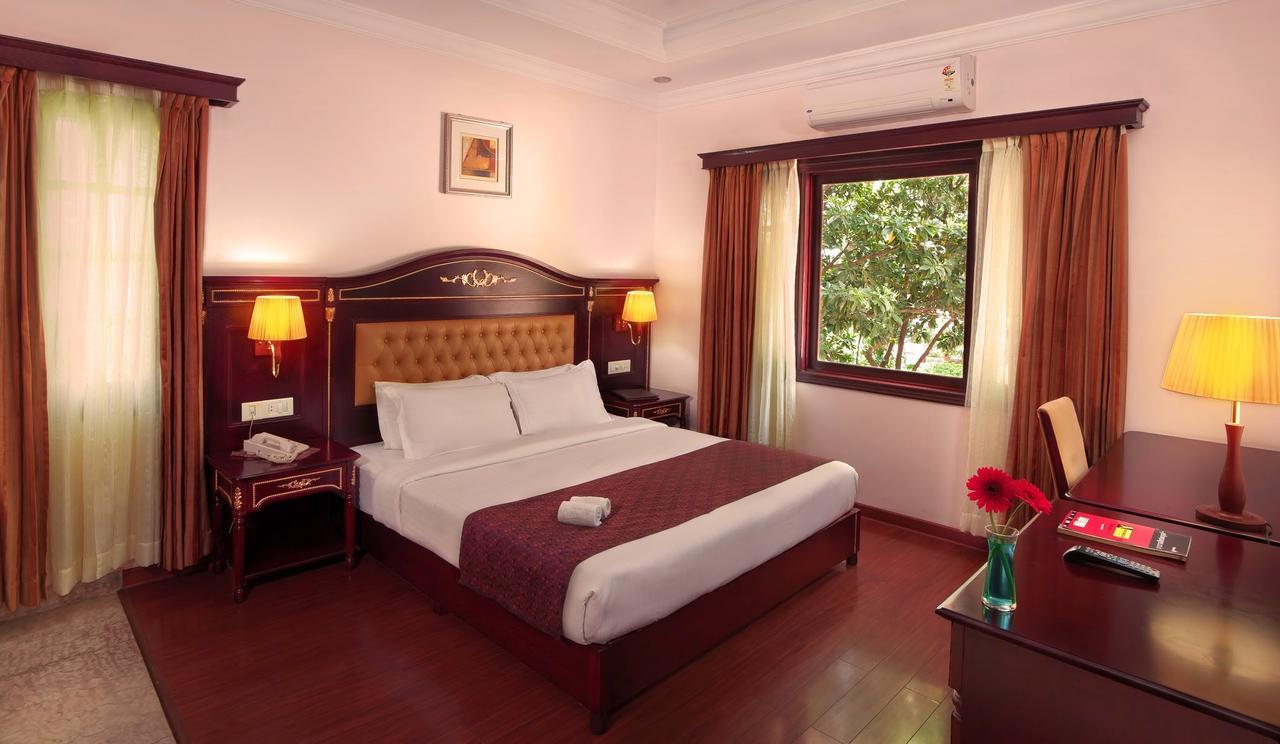 Mayur Aaditya Resort Dharwad Extérieur photo