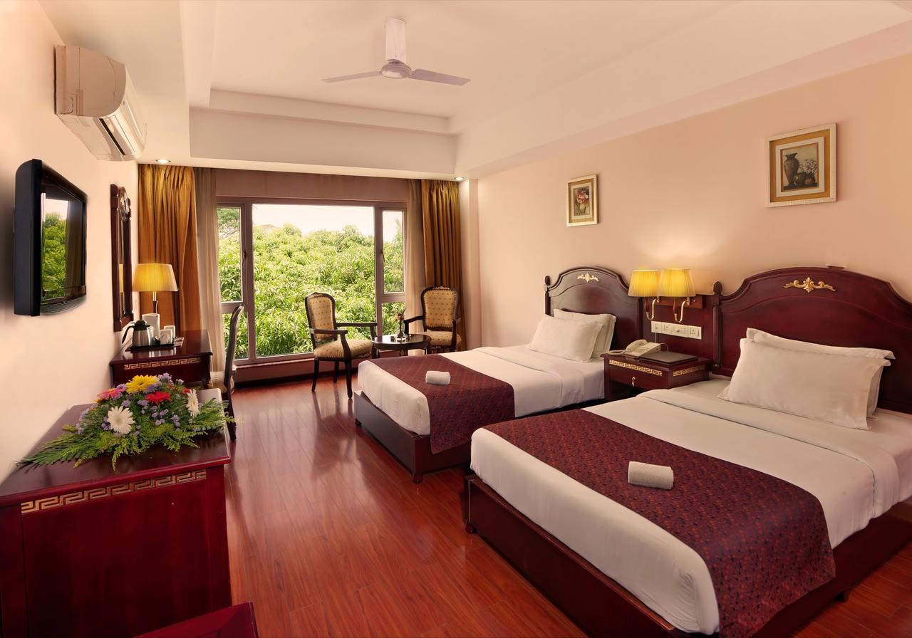 Mayur Aaditya Resort Dharwad Extérieur photo